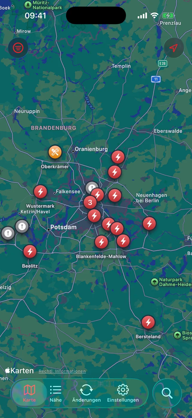Die Stallmap-Kartenansicht mit geclusterten Supercharger-Pins in einer Region